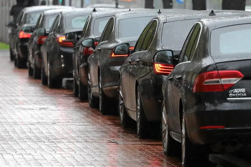 Czy rząd kupuje limuzyny? Sprawdzamy tajemnice luksusowych zakupów władzy