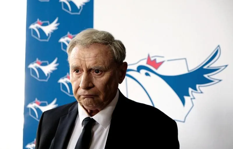 Kiedy polityka staje się fabułą: film czy serial, co wybrać?