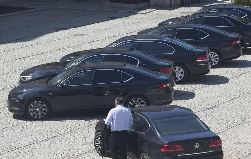 Zakupy rządowe i limuzyny